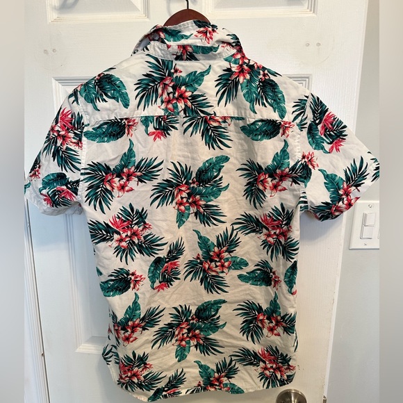 SOLD 🤩🤩 Men's Hawaiian shirt size small - Picture 3 of 3